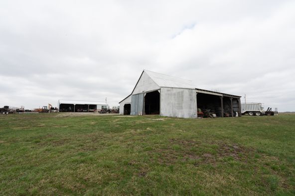 1975 County Road 1440, Moberly, MO 65270
